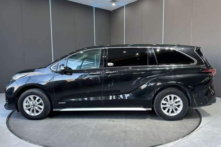 Used Toyota Granvia 2023 2.5L Hybrid Comfort Edition Exterior 5
