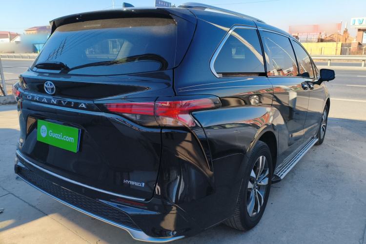 Used Toyota Granvia 2023 2.5L Hybrid Luxury Edition Exterior 5