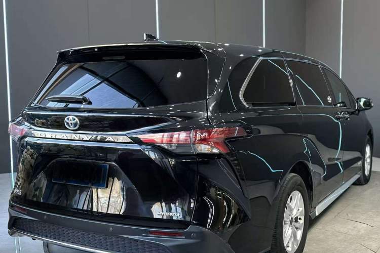 Used Toyota Granvia 2023 2.5L Hybrid Comfort Edition Exterior 6