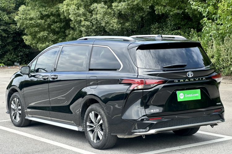 Used Toyota Granvia 2023 2.5L Hybrid Luxury Edition Exterior 6