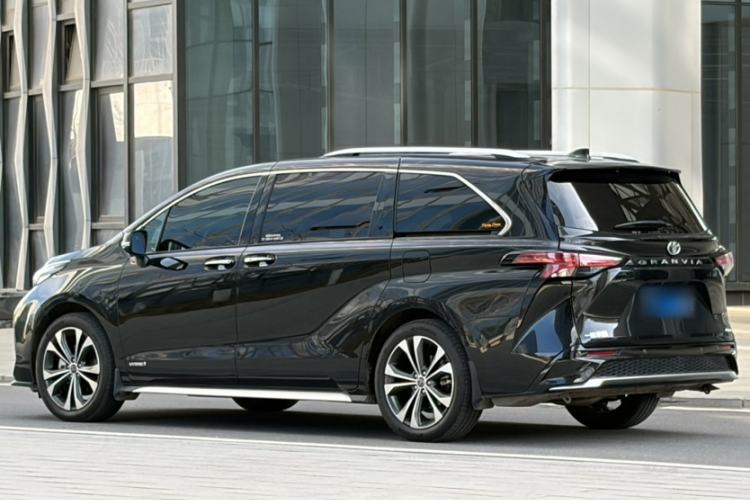 Used Toyota Granvia 2023 2.5L Hybrid Prestige PLUS Edition Exterior 6