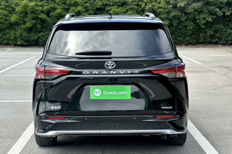 Used Toyota Granvia 2023 2.5L Hybrid Luxury Edition Exterior 8