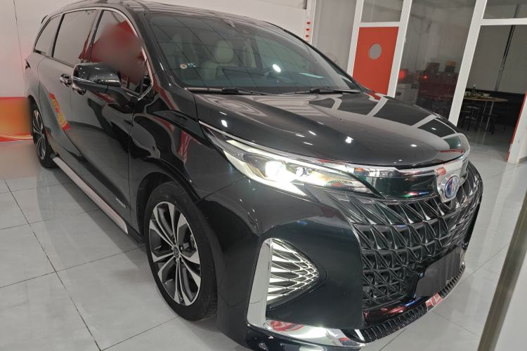 Used Toyota Granvia 2023 2.5L Hybrid Prestige PLUS Edition Front Right 45 Deg