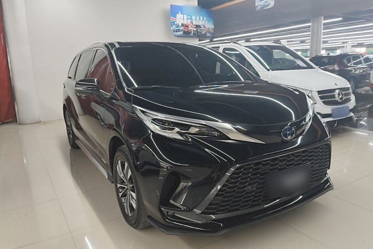Used Toyota Granvia 2023 2.5L Hybrid Luxury Edition Front Right 45 Deg