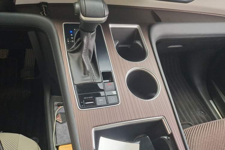 Used Toyota Granvia 2023 2.5L Hybrid Prestige PLUS Edition Gear Lever