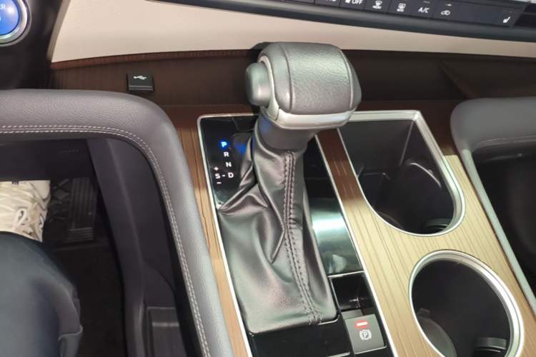 Used Toyota Granvia 2023 2.5L Hybrid Prestige PLUS Edition Gear Lever
