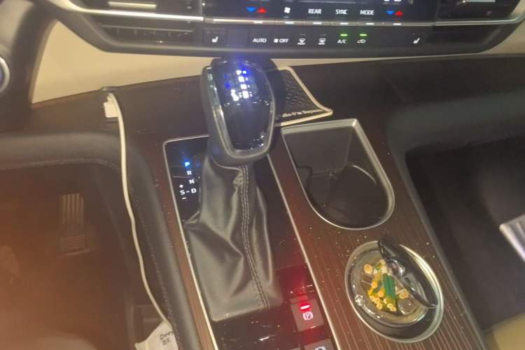 Used Toyota Granvia 2023 2.5L Hybrid Prestige PLUS Edition Gear Lever