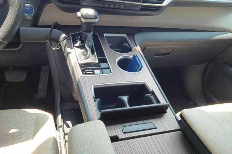 Used Toyota Granvia 2023 2.5L Hybrid Prestige PLUS Edition Gear Lever