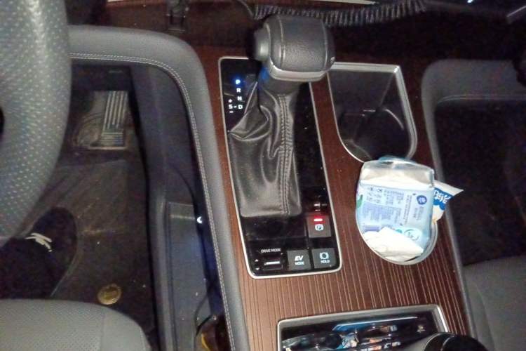 Used Toyota Granvia 2023 2.5L Hybrid Prestige PLUS Edition Gear Lever