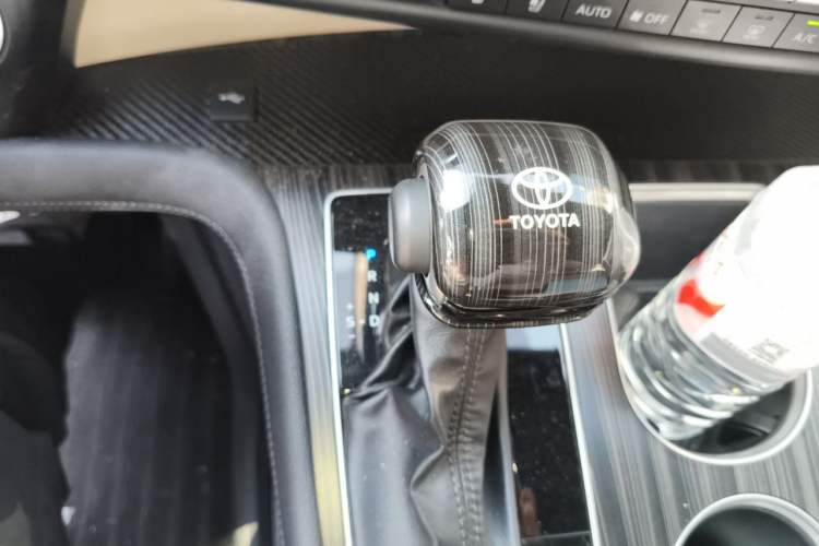 Used Toyota Granvia 2023 2.5L Hybrid Prestige VIP Edition Gear Lever