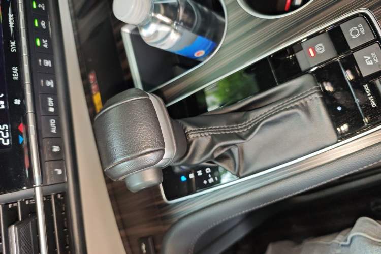 Used Toyota Granvia 2023 2.5L Hybrid Flagship VIP Edition Gear Lever