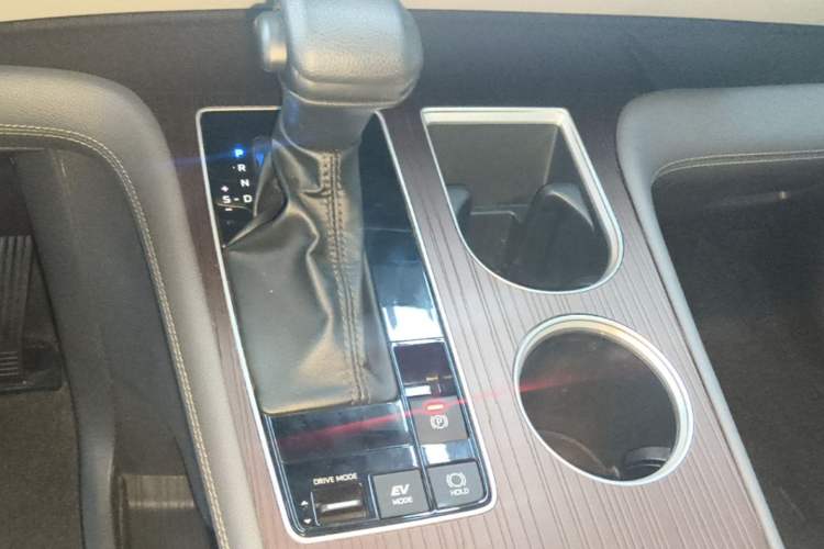 Used Toyota Granvia 2023 2.5L Hybrid Comfort Edition Gear Lever