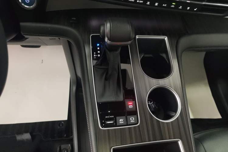 Used Toyota Granvia 2023 2.5L Hybrid Prestige VIP Edition Gear Lever