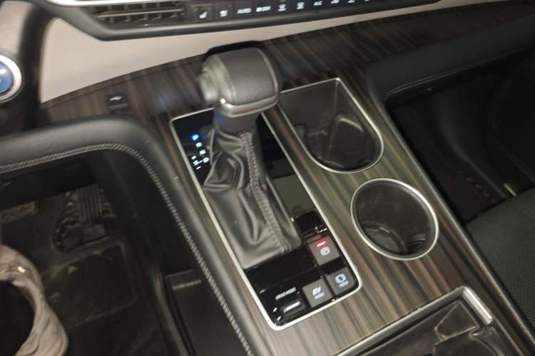 Used Toyota Granvia 2023 2.5L Hybrid Prestige VIP Edition Gear Lever