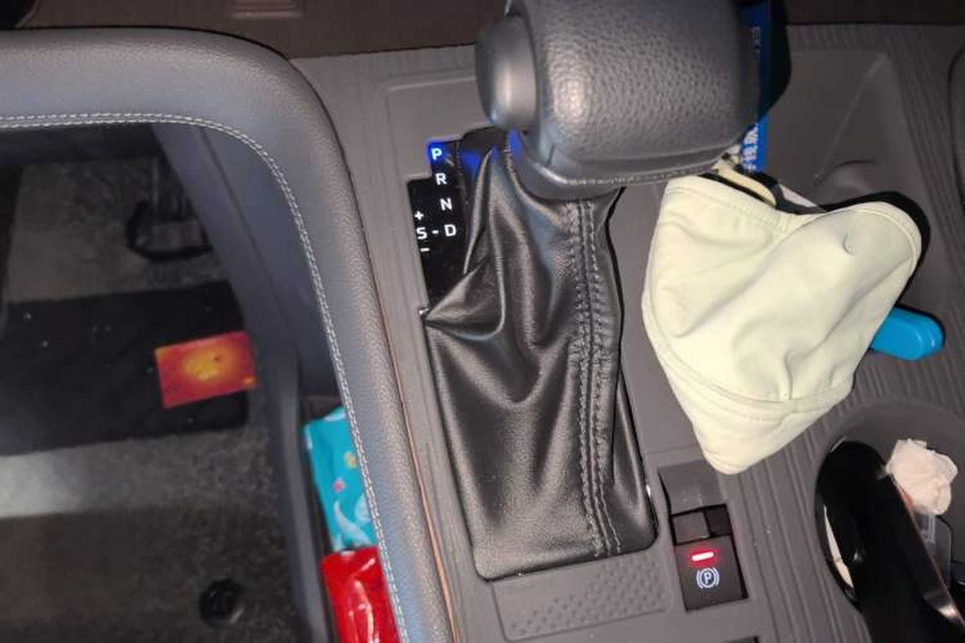 Used Toyota Granvia 2023 2.5L Hybrid Luxury Edition Gear Lever