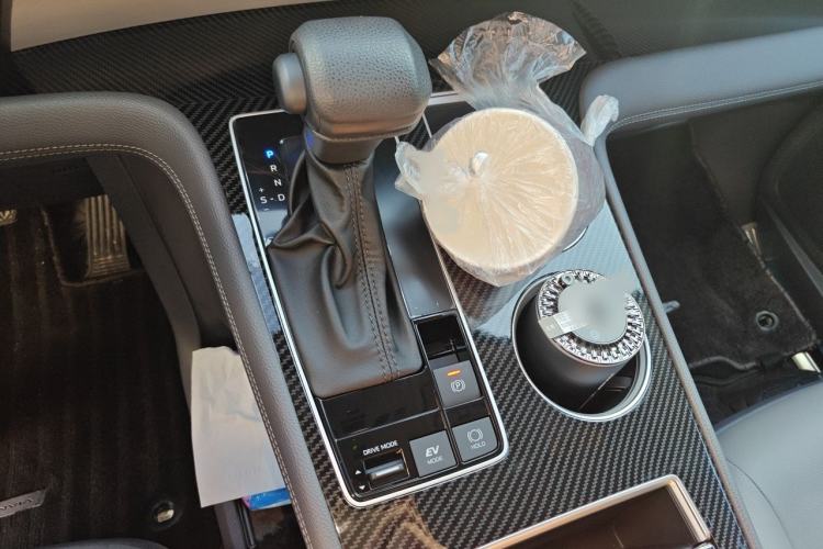 Used Toyota Granvia 2023 2.5L Hybrid Luxury Edition Gear Lever