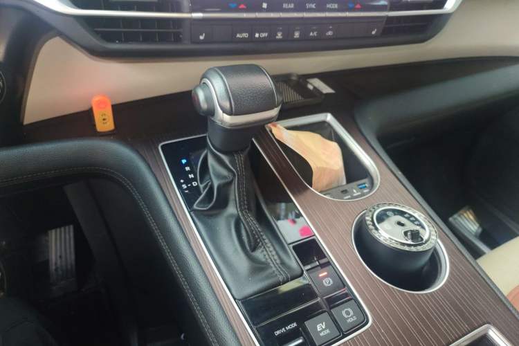 Used Toyota Granvia 2023 2.5L Hybrid Prestige PLUS Edition Gear Lever