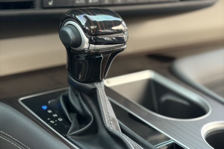 Used Toyota Granvia 2023 2.5L Hybrid Prestige PLUS Edition Gear Lever