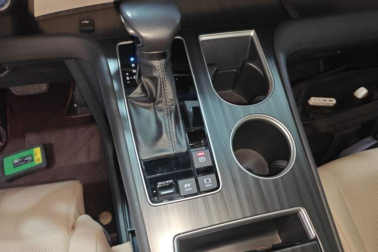 Used Toyota Granvia 2023 2.5L Hybrid Prestige PLUS Edition Gear Lever