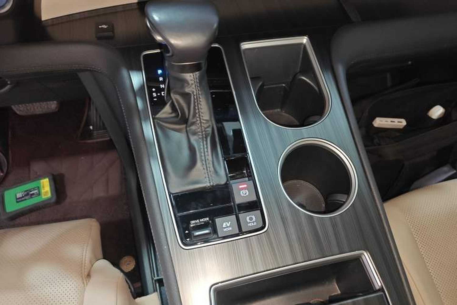 Used Toyota Granvia 2023 2.5L Hybrid Prestige PLUS Edition Gear Lever