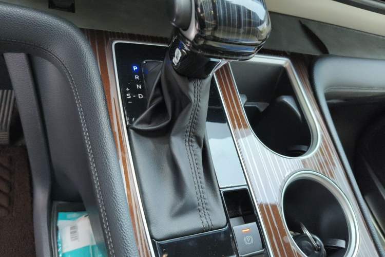 Used Toyota Granvia 2023 2.5L Hybrid Prestige PLUS Edition Gear Lever