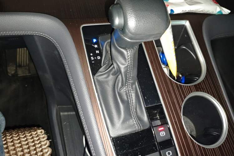 Used Toyota Granvia 2023 2.5L Hybrid Comfort Edition Gear Lever