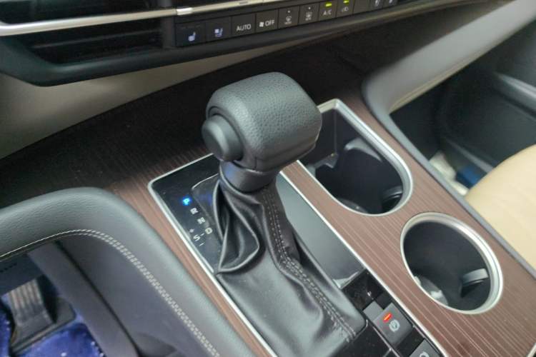 Used Toyota Granvia 2023 2.5L Hybrid Comfort Edition Gear Lever