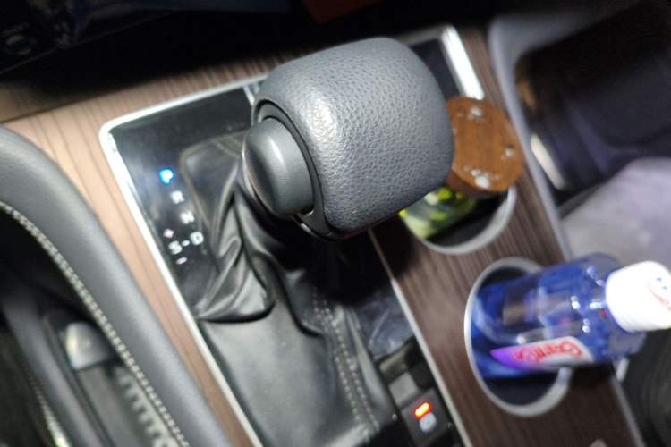 Used Toyota Granvia 2023 2.5L Hybrid Luxury Edition Gear Lever
