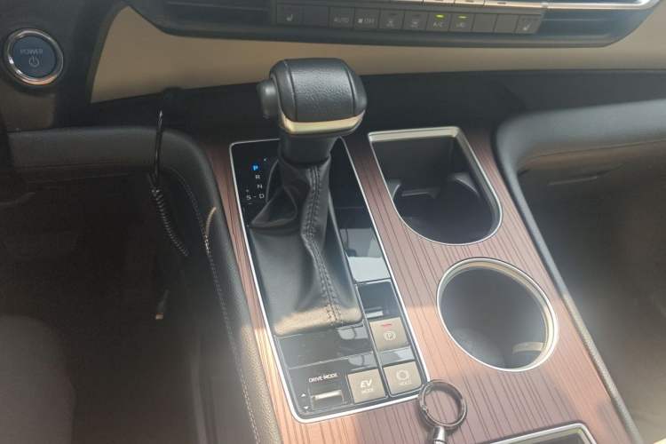 Used Toyota Granvia 2023 2.5L Hybrid Prestige PLUS Edition Gear Lever