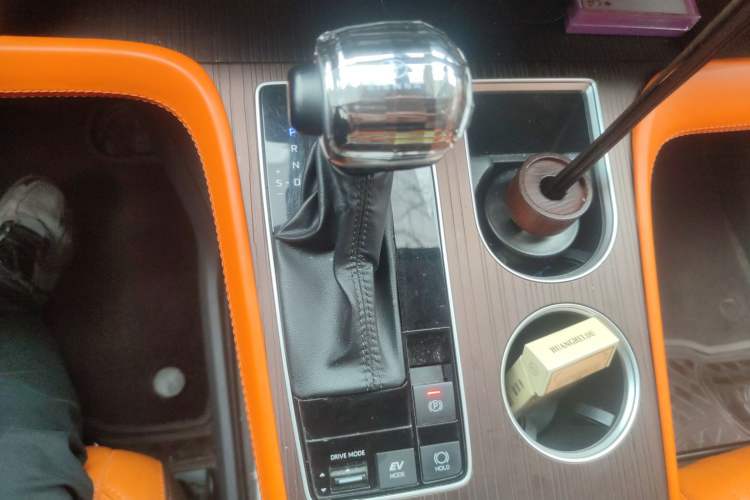 Used Toyota Granvia 2023 2.5L Hybrid Comfort Edition Gear Lever