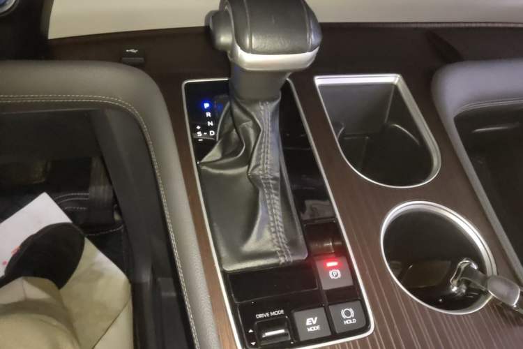 Used Toyota Granvia 2023 2.5L Hybrid Prestige PLUS Edition Gear Lever