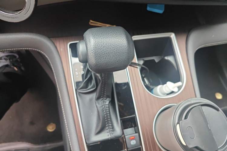 Used Toyota Granvia 2023 2.5L Hybrid Comfort Edition Gear Lever