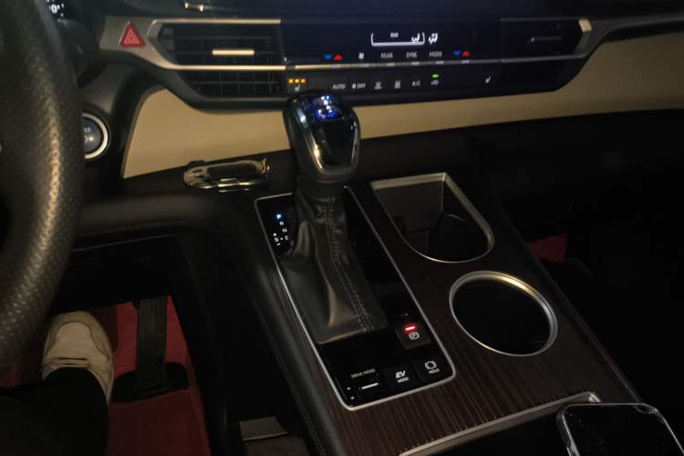 Used Toyota Granvia 2023 2.5L Hybrid Prestige PLUS Edition Gear Lever