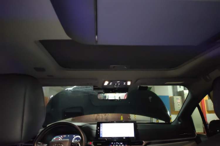 Used Toyota Granvia 2023 2.5L Hybrid Prestige VIP Edition Headliner