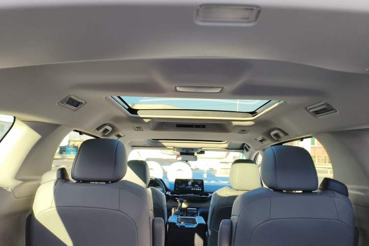 Used Toyota Granvia 2023 2.5L Hybrid Luxury Edition Headliner