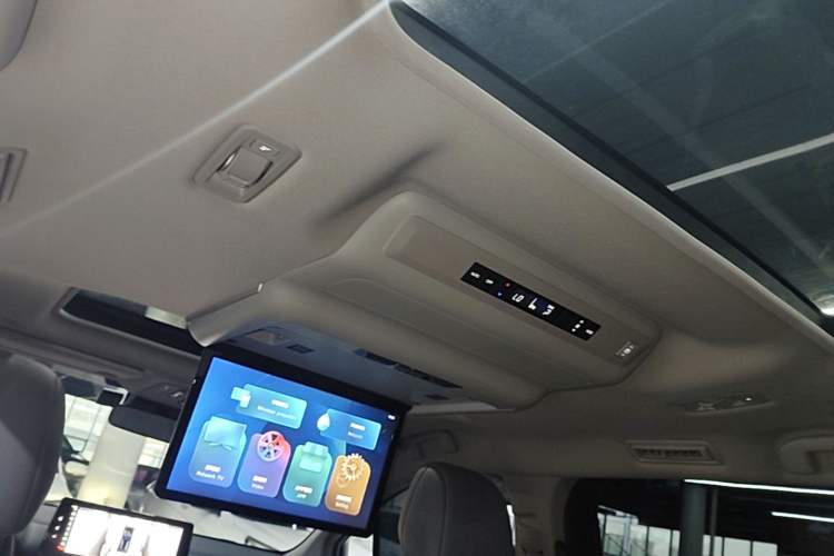 Used Toyota Granvia 2023 2.5L Hybrid Luxury Edition Headliner
