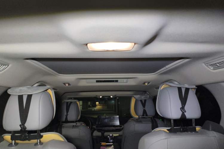 Used Toyota Granvia 2023 2.5L Hybrid Luxury Edition Headliner