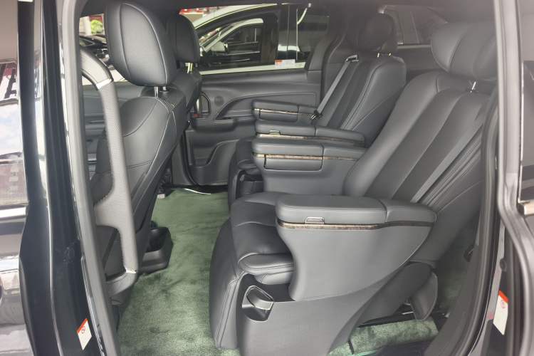 Used Toyota Granvia 2023 2.5L Hybrid Prestige VIP Edition Interior 1