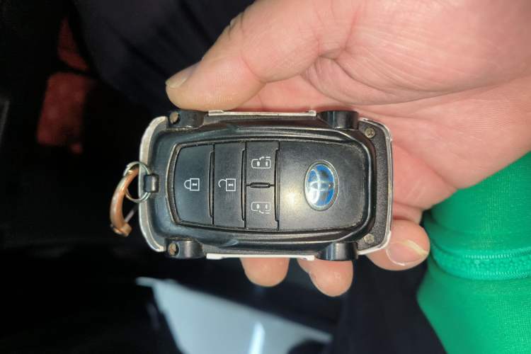 Used Toyota Granvia 2023 2.5L Hybrid Comfort Edition Interior 1