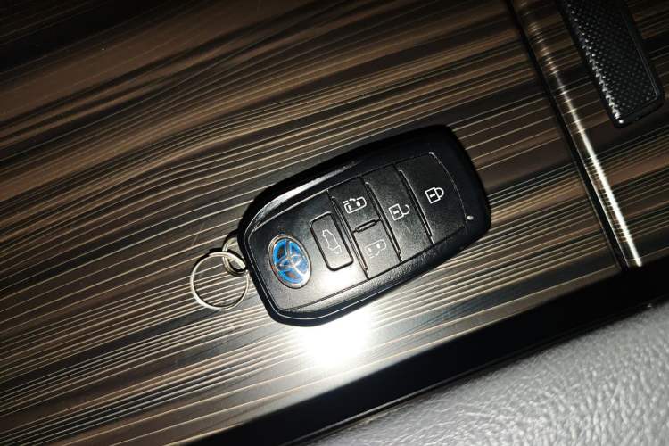 Used Toyota Granvia 2023 2.5L Hybrid Prestige VIP Edition Interior 1