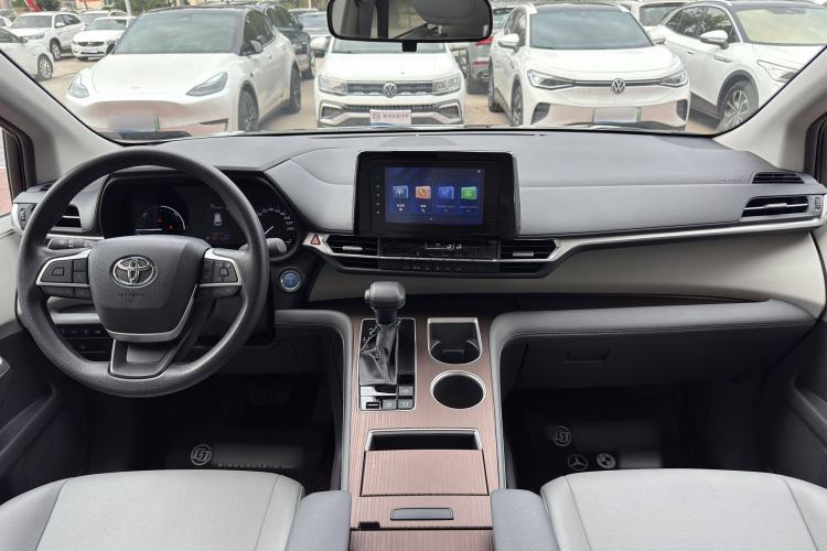 Used Toyota Granvia 2023 2.5L Hybrid Luxury Edition Interior 1