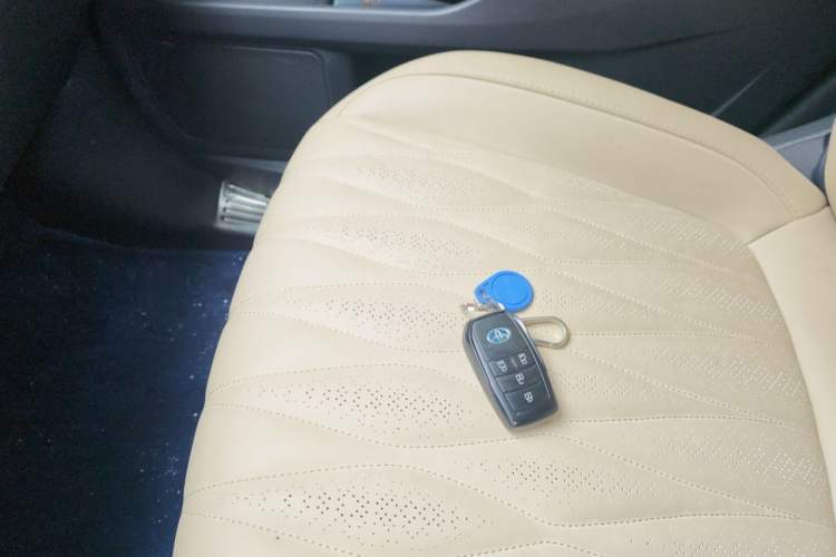 Used Toyota Granvia 2023 2.5L Hybrid Comfort Edition Interior 1