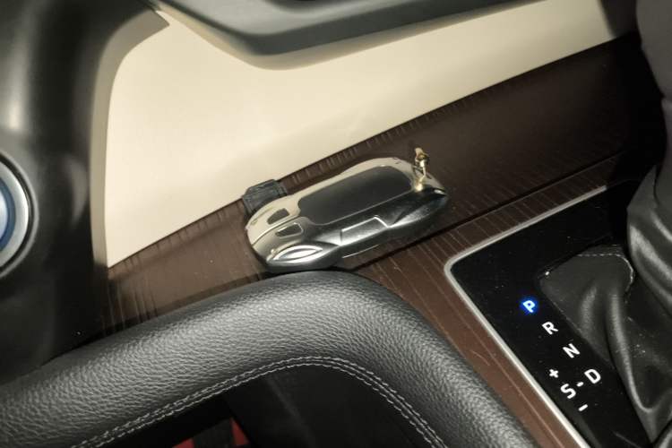 Used Toyota Granvia 2023 2.5L Hybrid Prestige PLUS Edition Interior 1