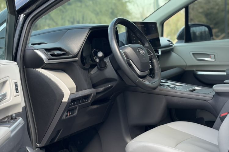Used Toyota Granvia 2023 2.5L Hybrid Prestige PLUS Edition Interior 10