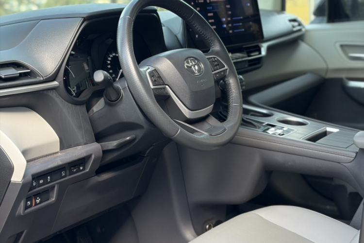 Used Toyota Granvia 2023 2.5L Hybrid Prestige PLUS Edition Interior 13