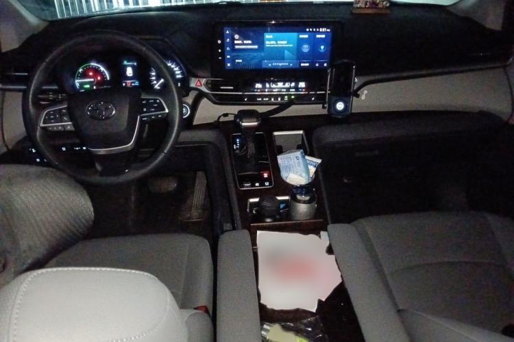 Used Toyota Granvia 2023 2.5L Hybrid Prestige PLUS Edition Interior 2