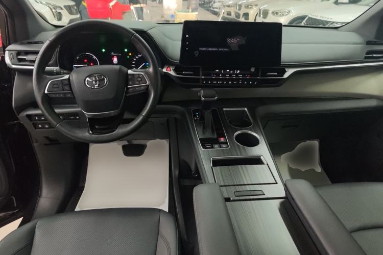 Used Toyota Granvia 2023 2.5L Hybrid Prestige VIP Edition Interior 2