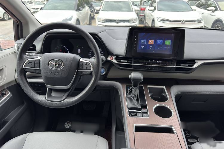 Used Toyota Granvia 2023 2.5L Hybrid Luxury Edition Interior 2