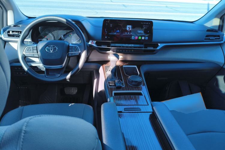 Used Toyota Granvia 2023 2.5L Hybrid Luxury Edition Interior 2