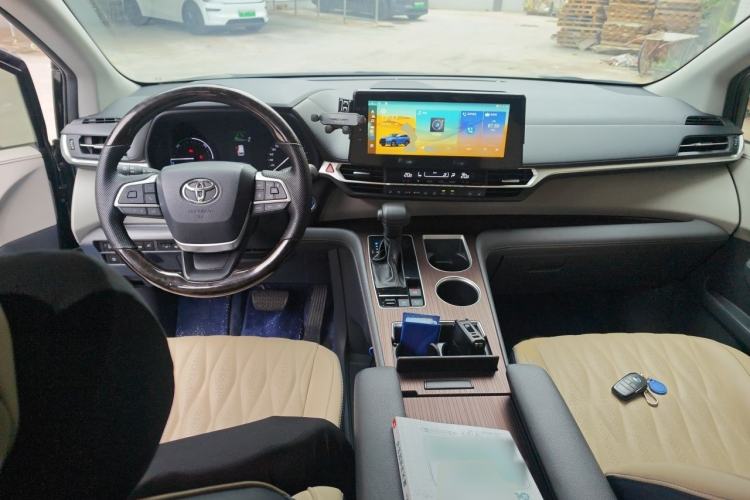 Used Toyota Granvia 2023 2.5L Hybrid Comfort Edition Interior 2